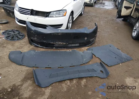 2025 Tesla Model Y Long Range Dual Motor All-Wheel Drive z USA, uszkodzony, nr VIN 7SAYGDEE8SF290411